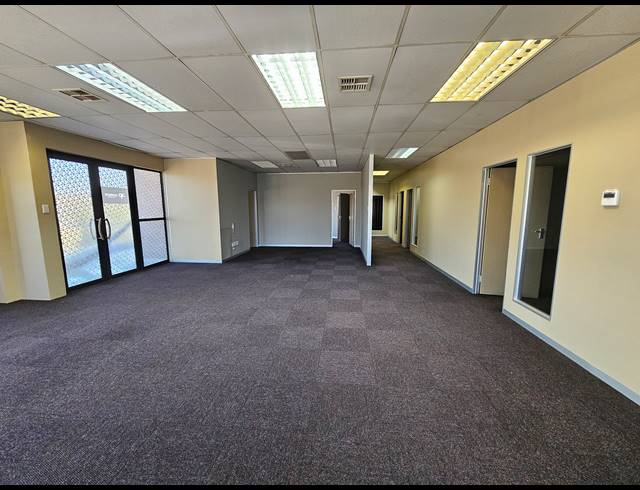 2,294M² WAREHOUSE TO LET IN COSMO BUSINESS PARK